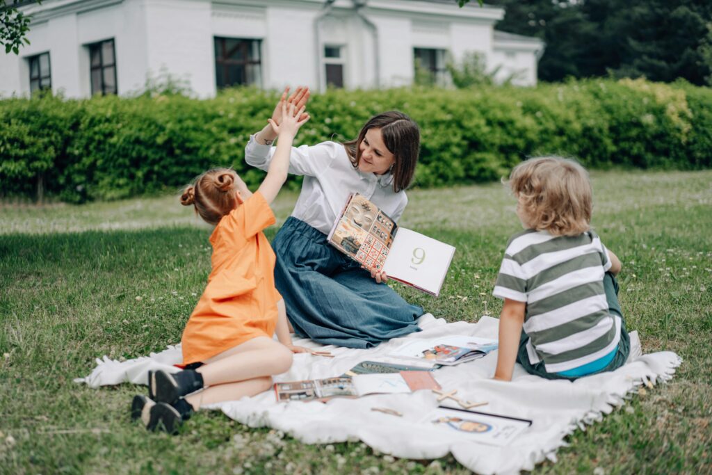 Change Lives While You Travel: The Ultimate Guide to Voluntourism